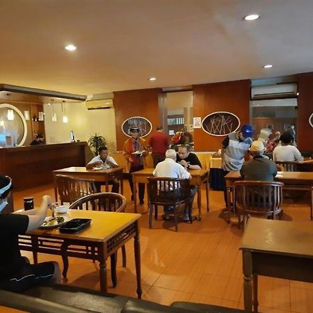 Alexander Hotel Tegal Zewnętrze zdjęcie