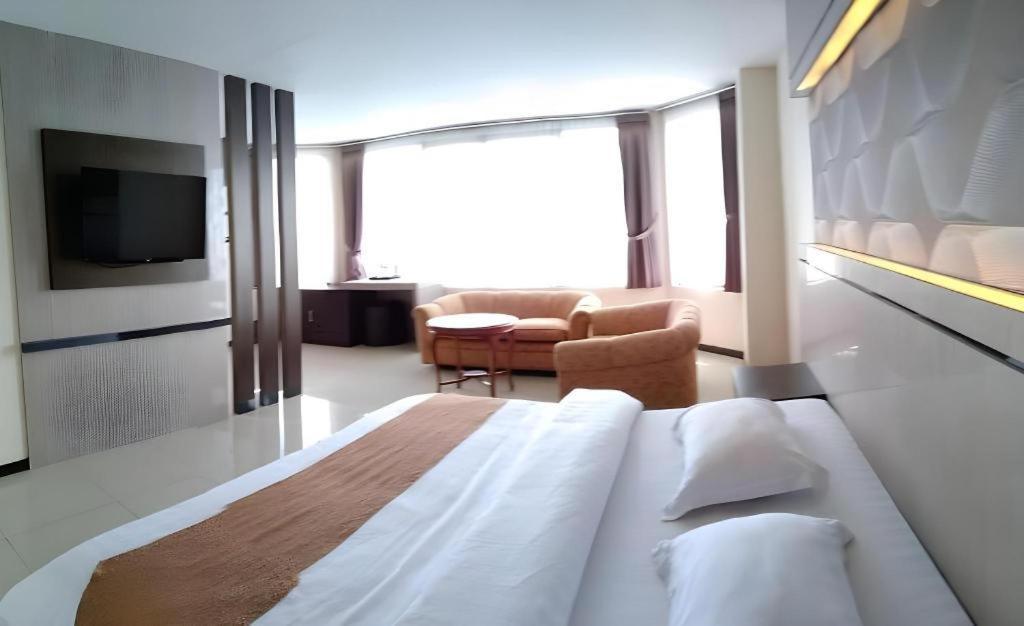 Alexander Hotel Tegal Zewnętrze zdjęcie