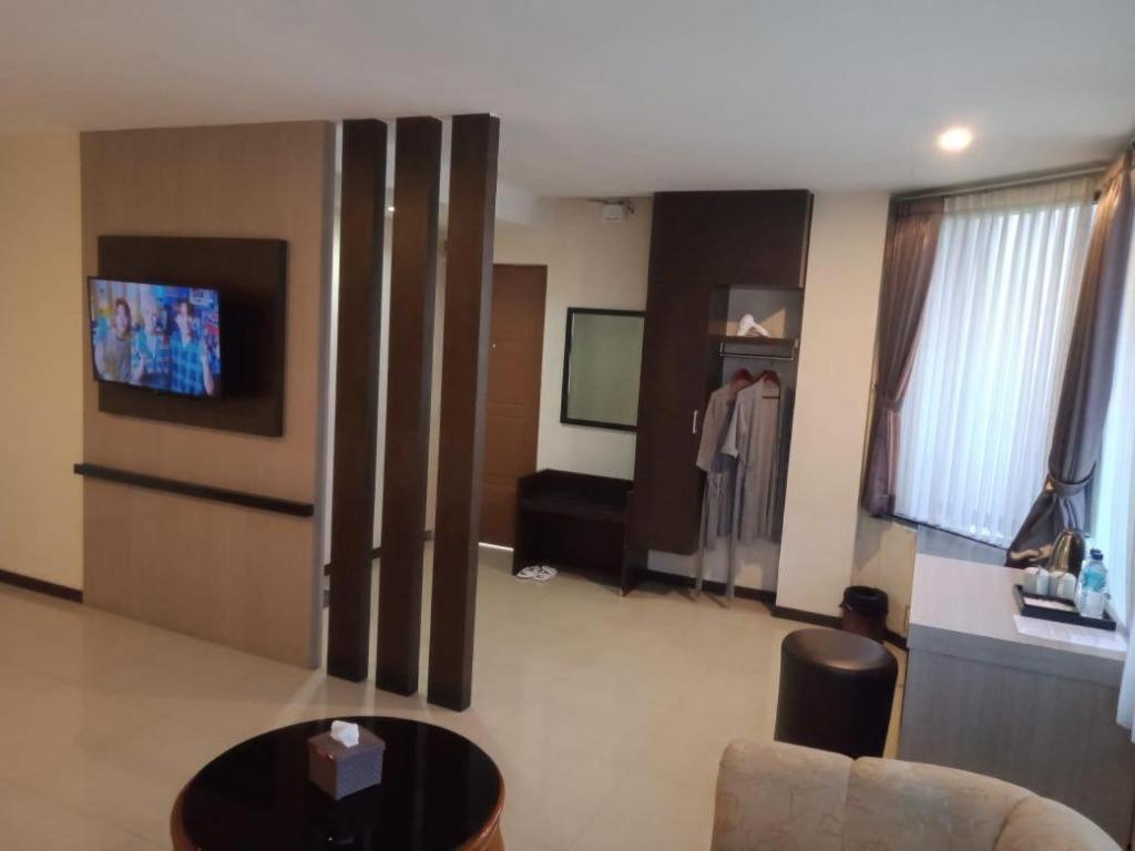 Alexander Hotel Tegal Zewnętrze zdjęcie
