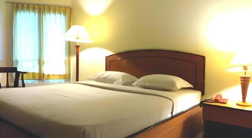Alexander Hotel Tegal Zewnętrze zdjęcie